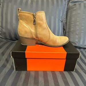 Tan Ankle Boots with Zipper and Low Heel